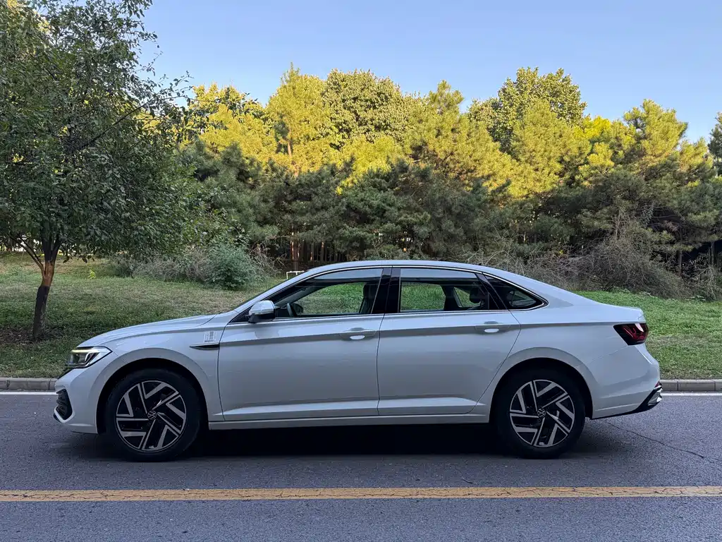 Volkswagen Sagitar — миниатюра 3