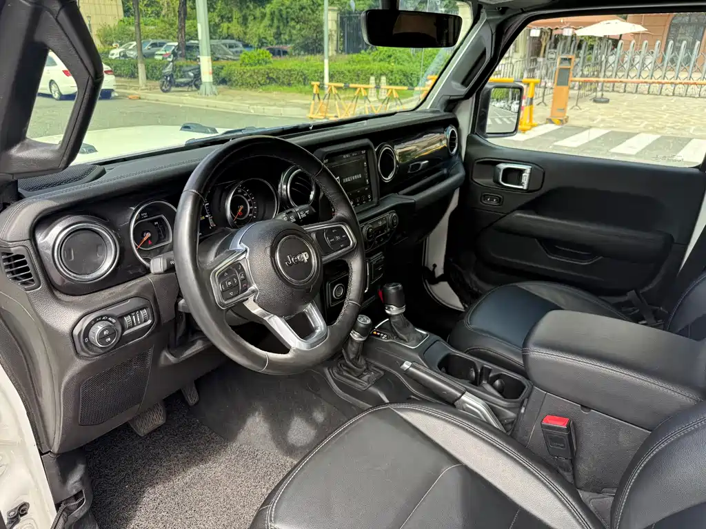 Jeep Wrangler — миниатюра 8