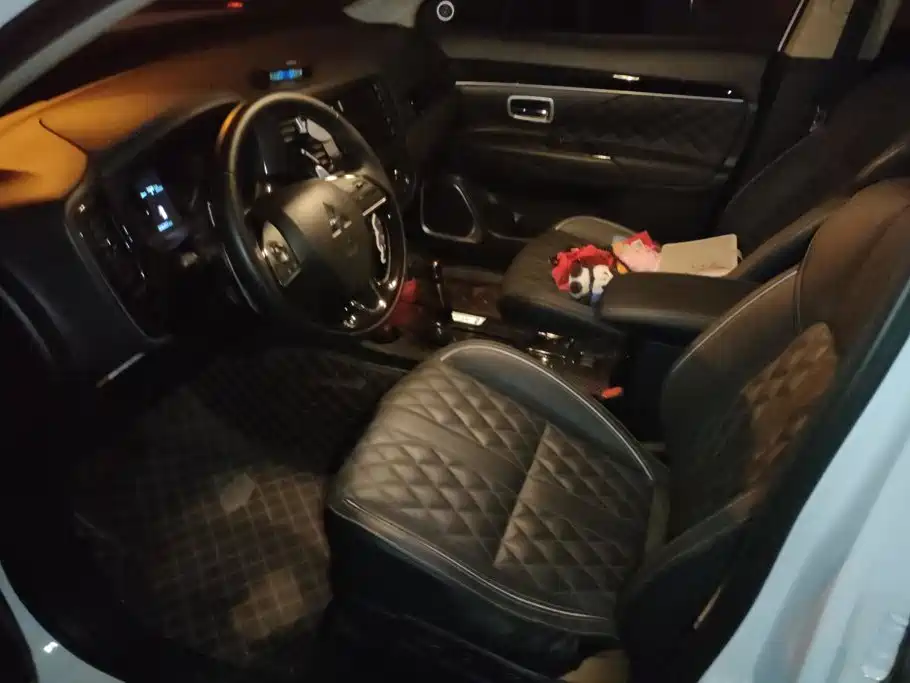 Mitsubishi Outlander — миниатюра 9