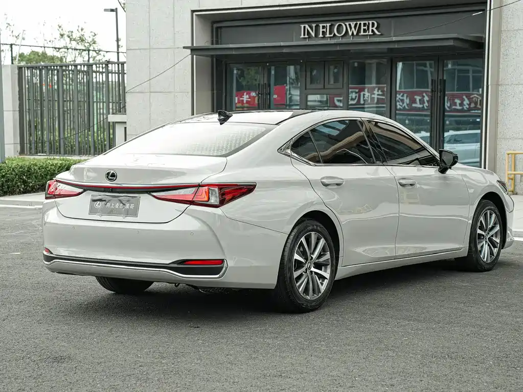 Lexus ES — миниатюра 4