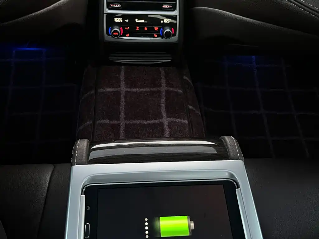 BMW 7 Series — миниатюра 14