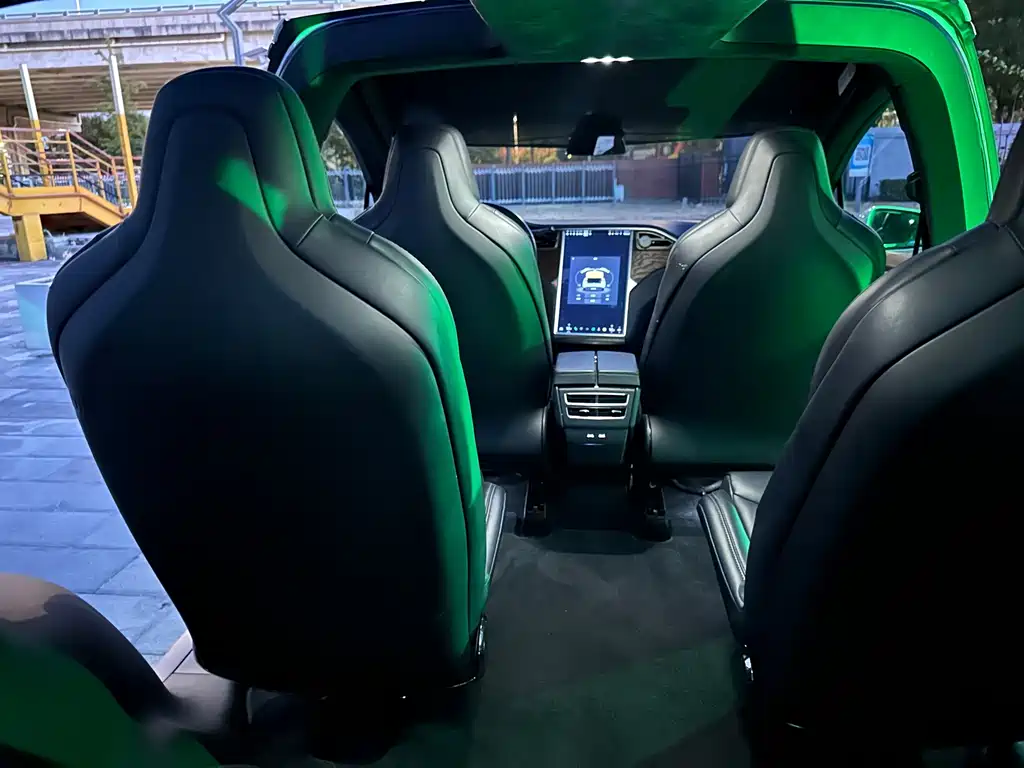 Tesla Model X — миниатюра 13