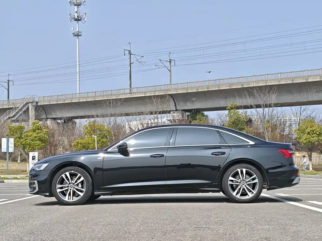 Audi A6L 2024 40 TFSI Luxury