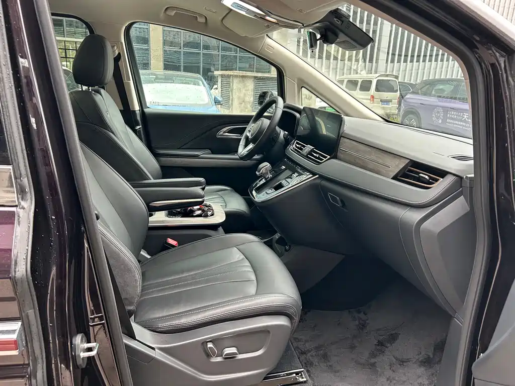 Hongqi HQ9 PHEV 2024 2.0T