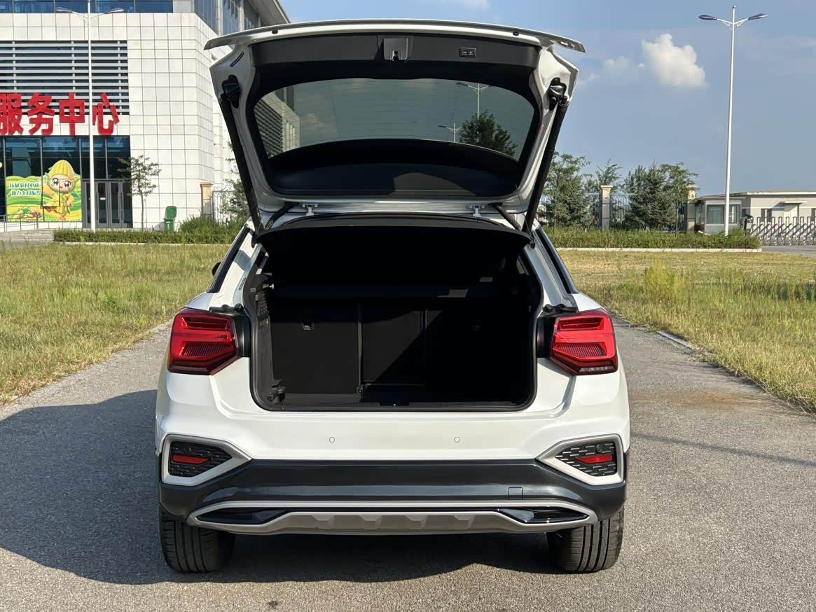 Audi Q2L 1.4 л 2023 г. Белый, пробег 22000 км