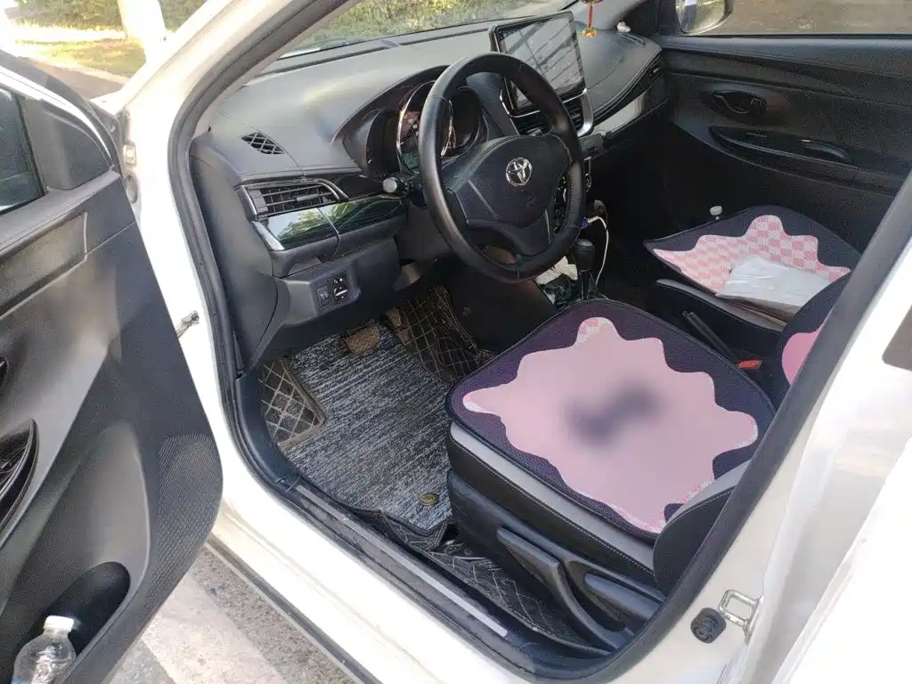 Toyota Yaris L — миниатюра 12