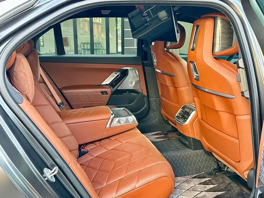 BMW i7 — миниатюра 12
