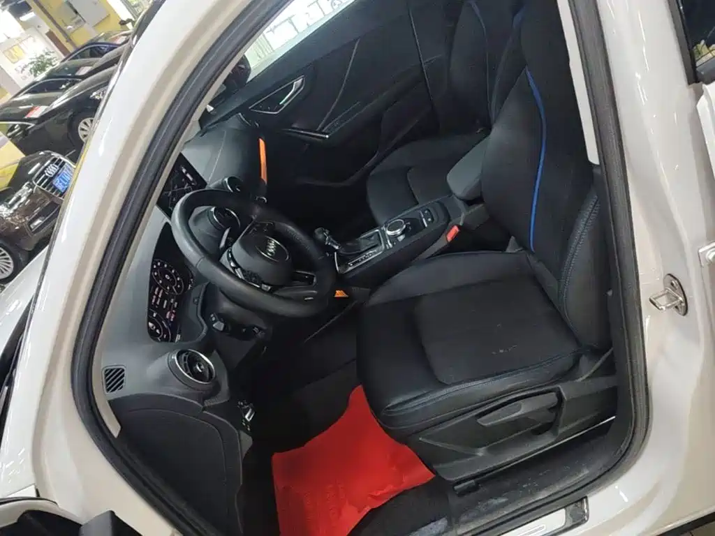 Audi Q2L e-tron — миниатюра 15