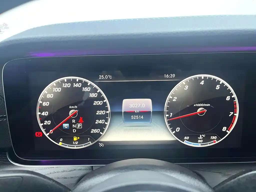 Mercedes-Benz E-Class — миниатюра 7