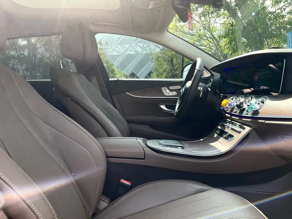 Mercedes-Benz E-Class — миниатюра 14