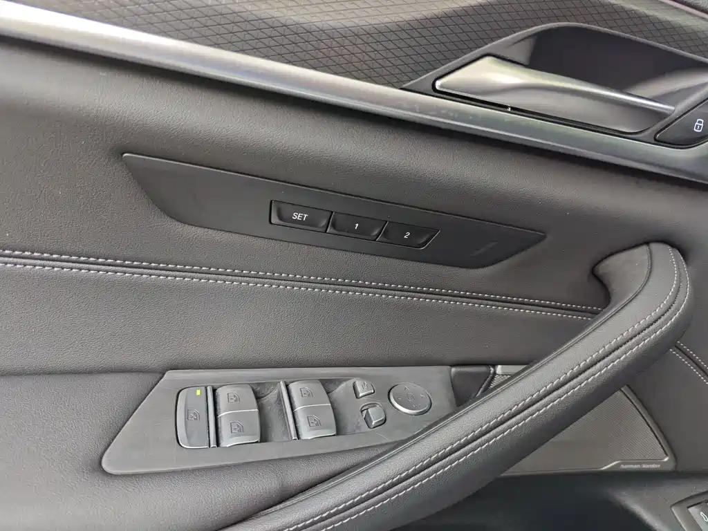 BMW 5 Series (Import) — миниатюра 21