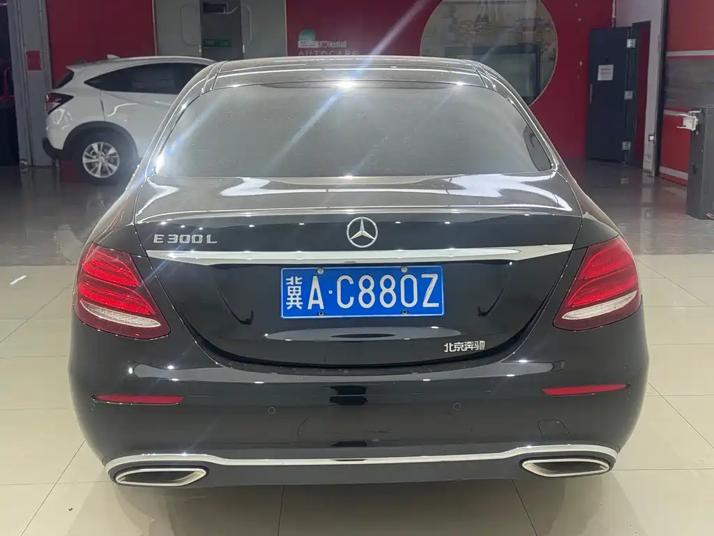 Mercedes-Benz E-Class — миниатюра 5
