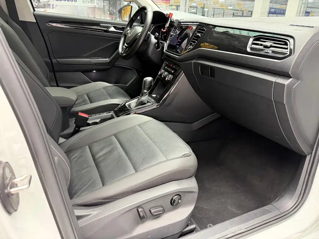 Volkswagen T-Roc — миниатюра 12