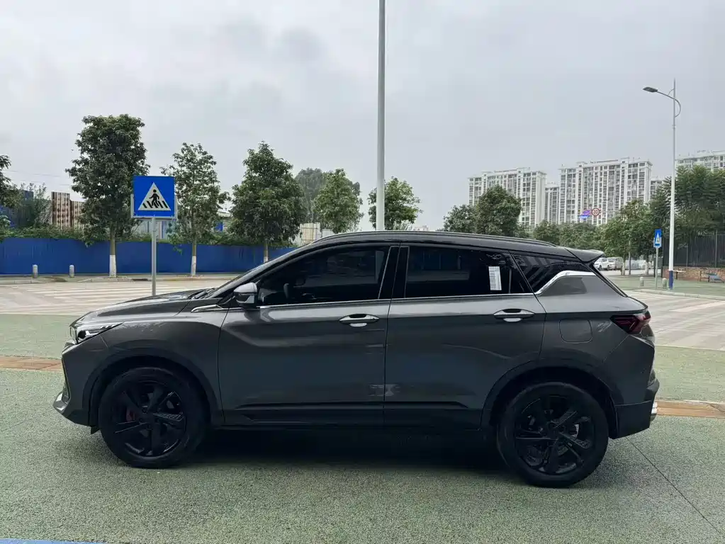 Geely Binyue — миниатюра 9