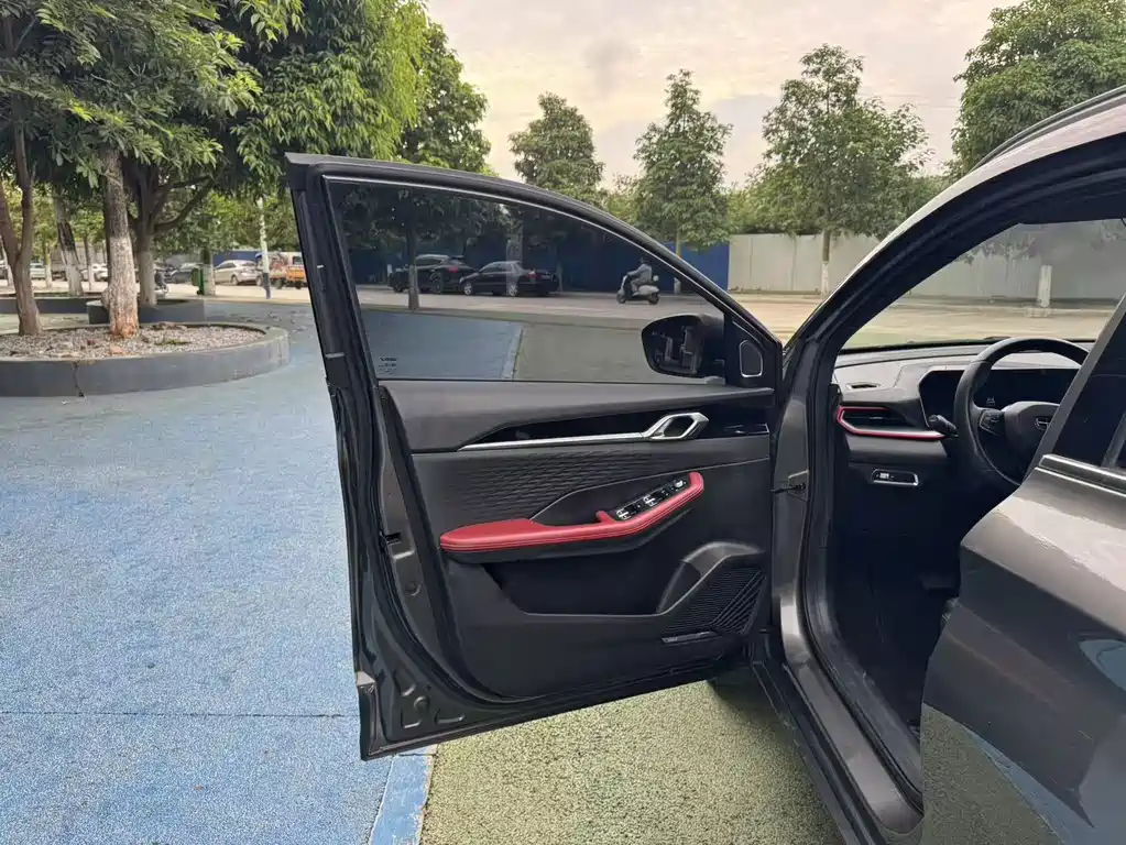 Geely Binyue — миниатюра 16