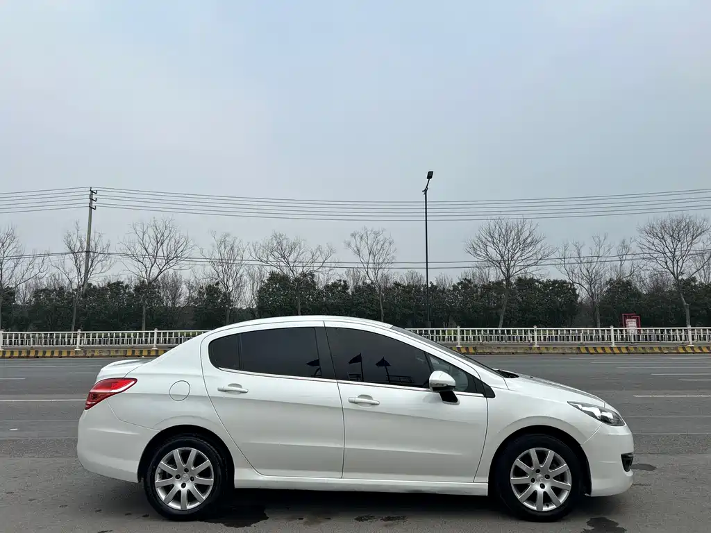 Peugeot 308 Joy Edition Classic 1.6L Manual Premium Fashion Type, фото 6