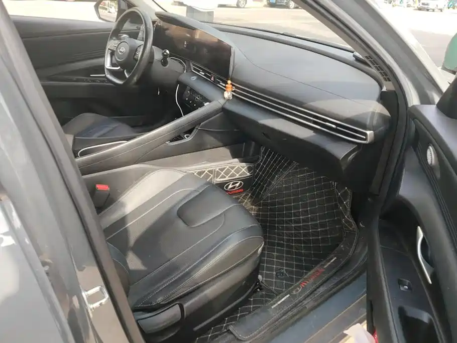 Hyundai Elantra — миниатюра 8