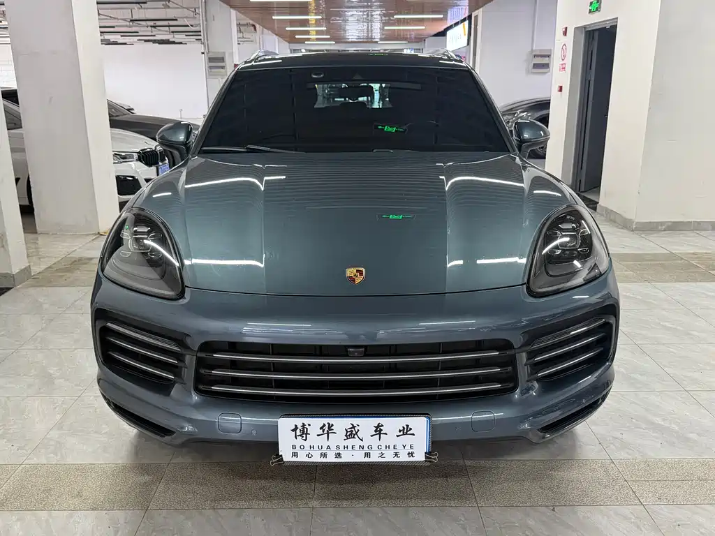 Porsche Cayenne — миниатюра 3