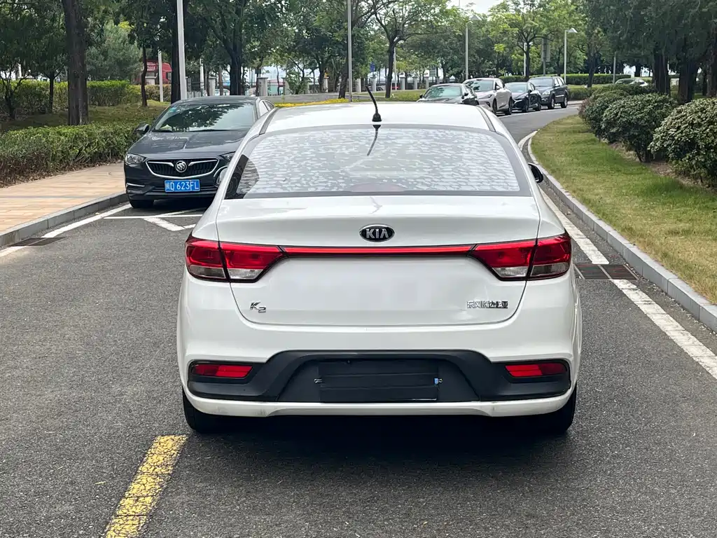 KIA K2