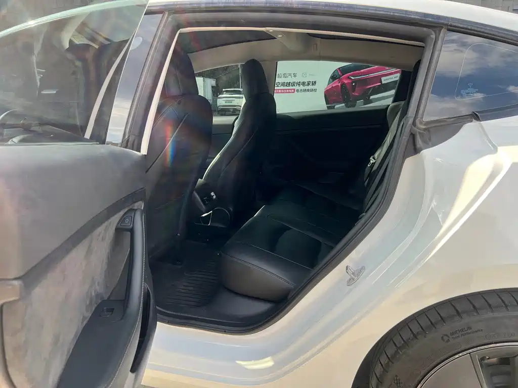 Tesla Model 3 — миниатюра 8