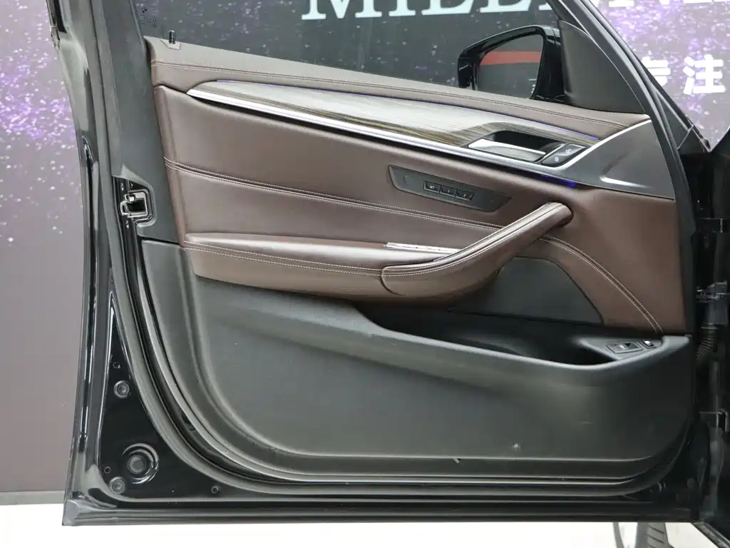 BMW 5 Series New Energy — миниатюра 12