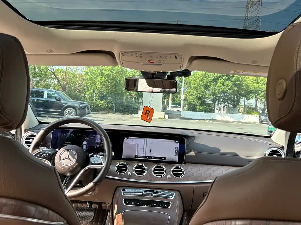 Mercedes-Benz E-Class — миниатюра 5
