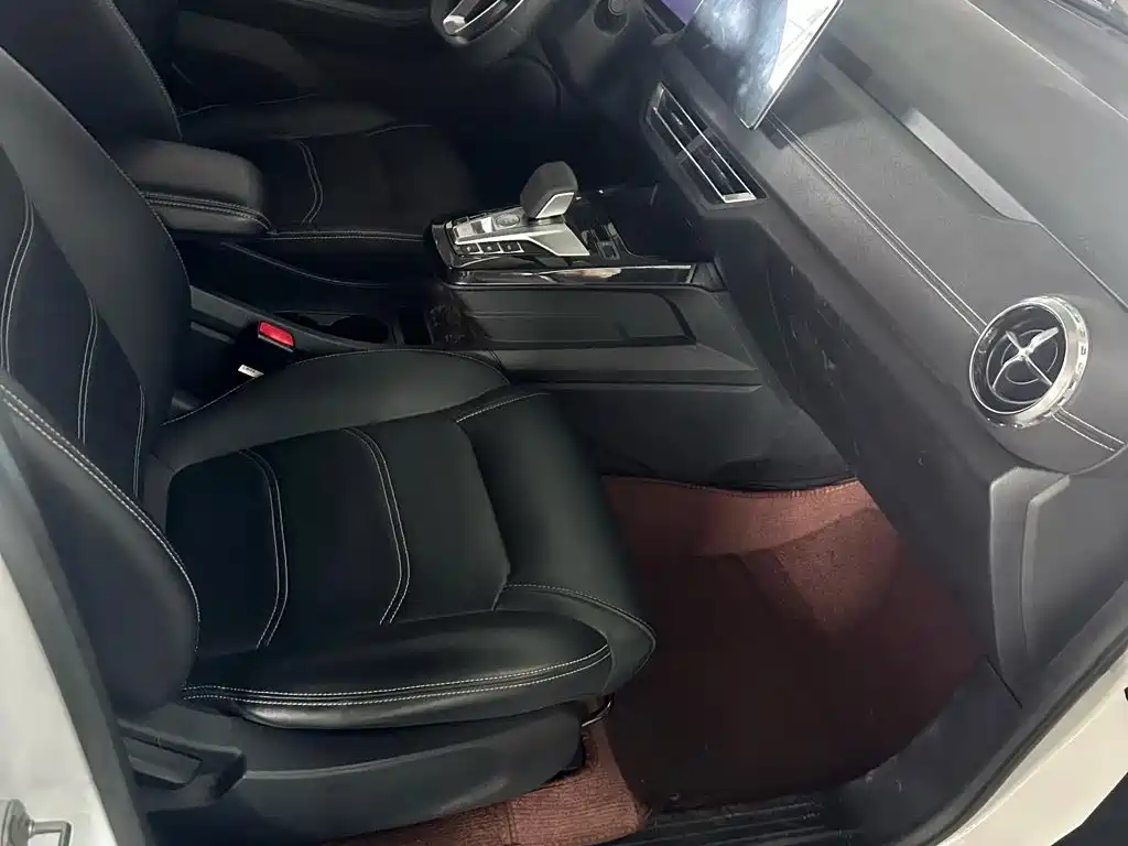 BYD Yuan EV — миниатюра 9