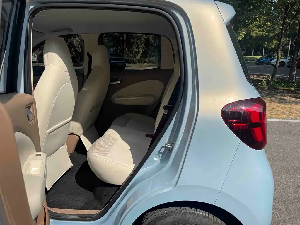 Wuling MINIEV — миниатюра 9