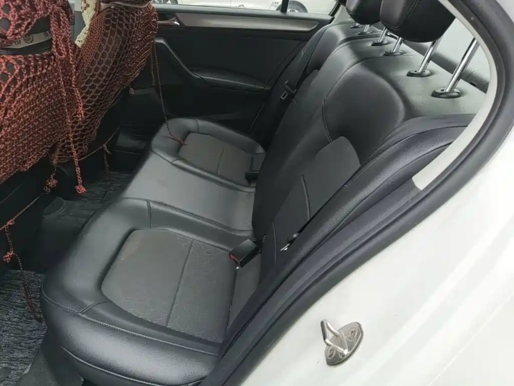 Volkswagen Santana — миниатюра 17