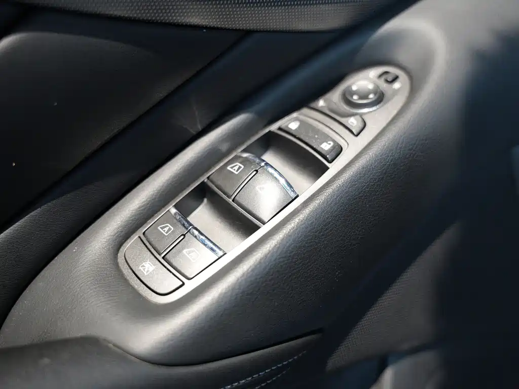 Infiniti Q50L — миниатюра 12