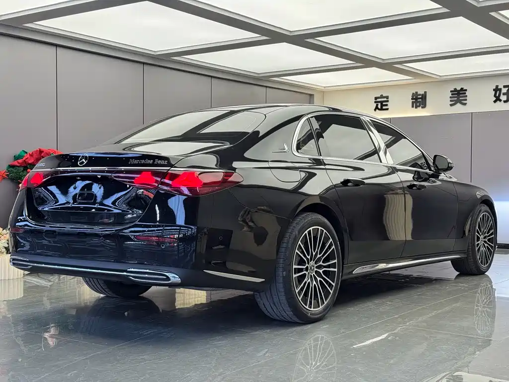 Mercedes-Benz E-Class — миниатюра 12