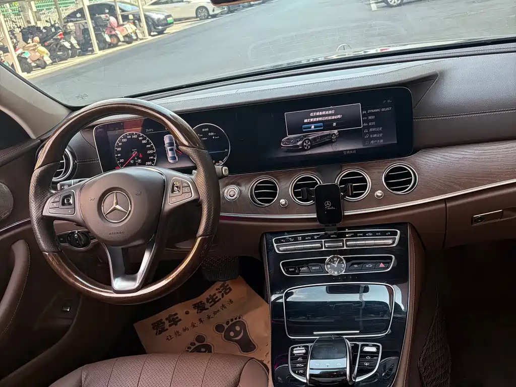 Mercedes-Benz E-Class — миниатюра 6