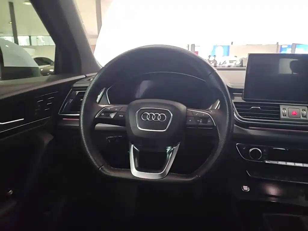 Audi Q5L Sportback — миниатюра 11