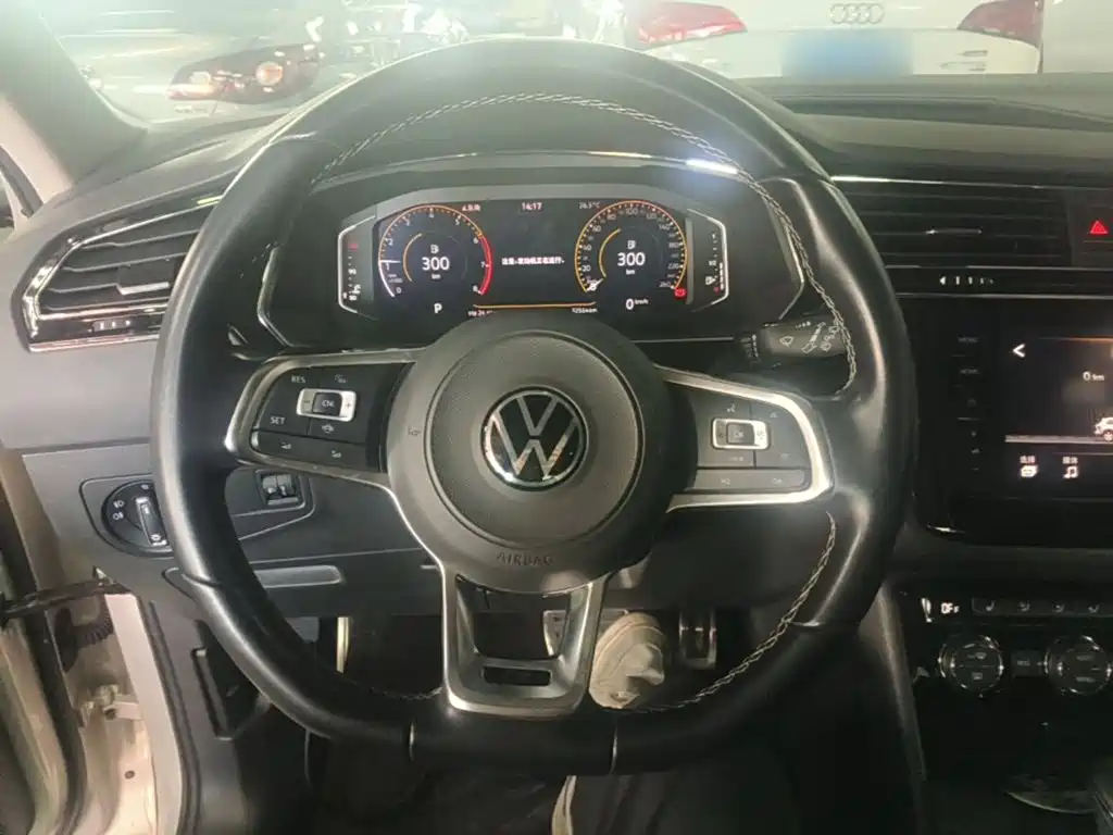 Volkswagen Tiguan L — миниатюра 11