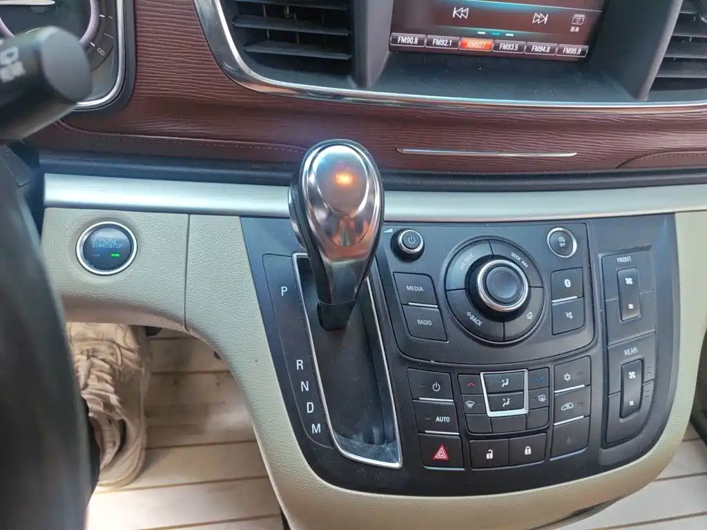Buick GL8 — миниатюра 7