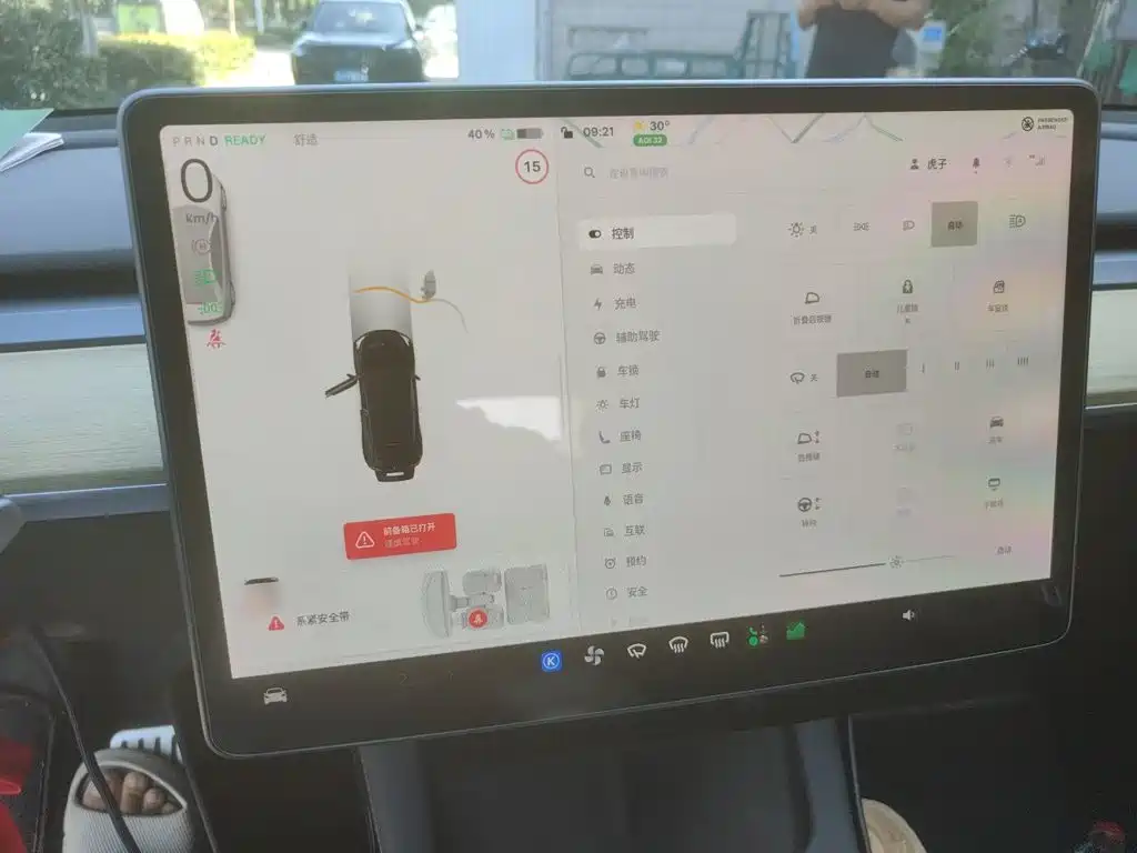 Tesla Model Y — миниатюра 7