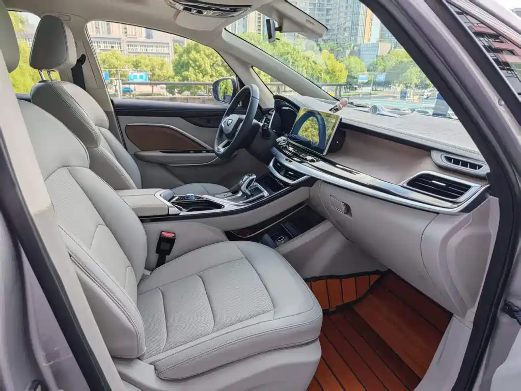 Geely Jia Ji New Energy — миниатюра 9
