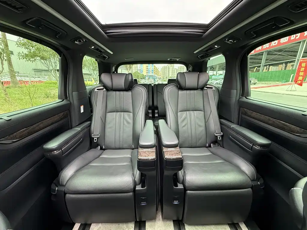 Toyota Vellfire — миниатюра 18
