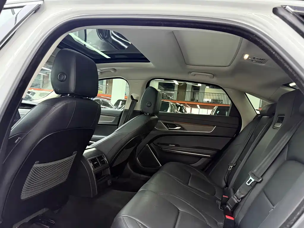 Jaguar XFL — миниатюра 8