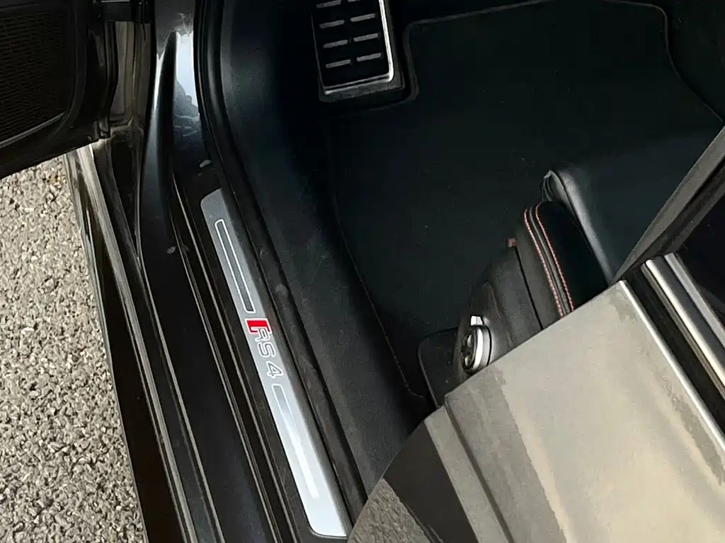 Audi RS 4 — миниатюра 9