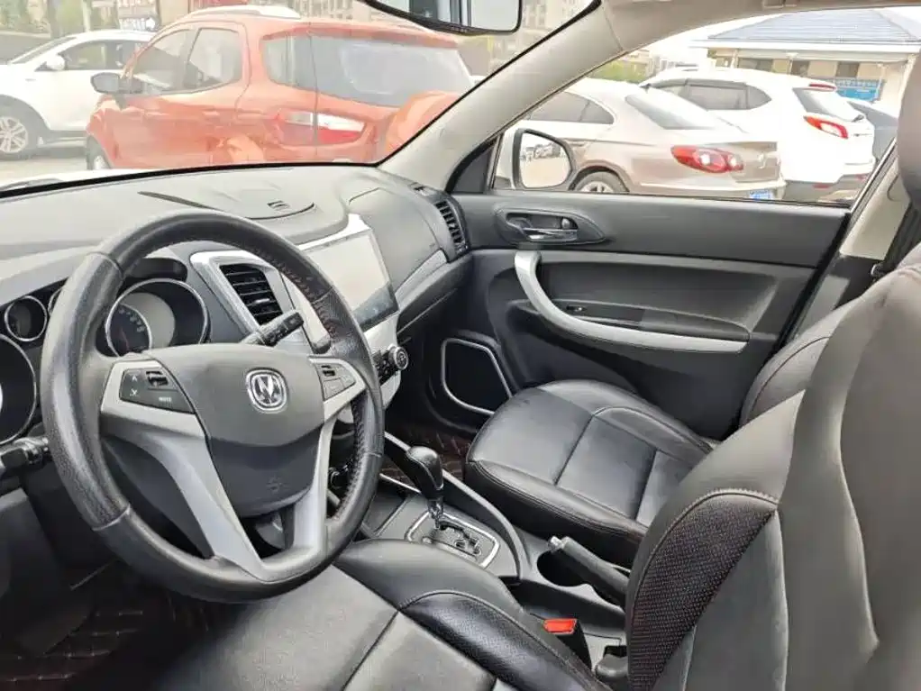 Changan CS35 — миниатюра 2