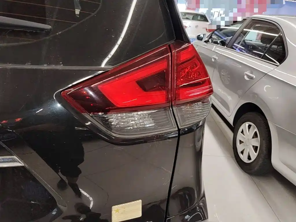 Nissan X-Trail — миниатюра 8