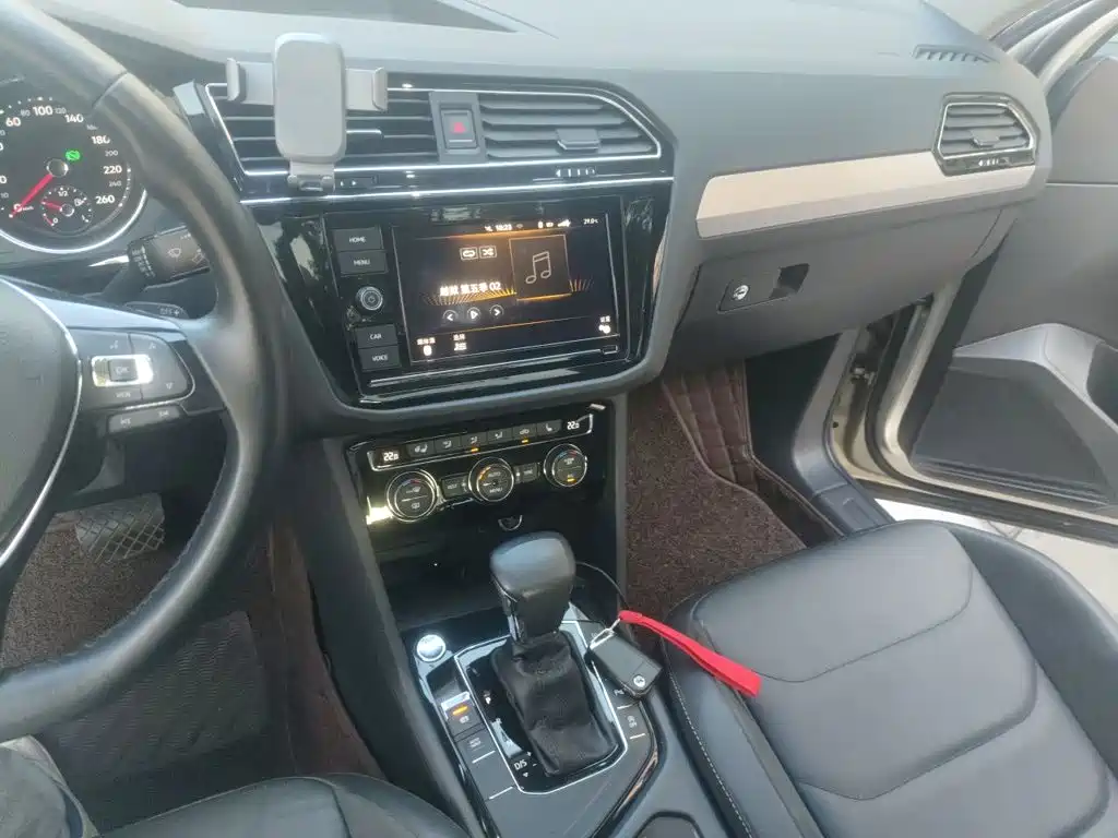 Volkswagen Tiguan L — миниатюра 14