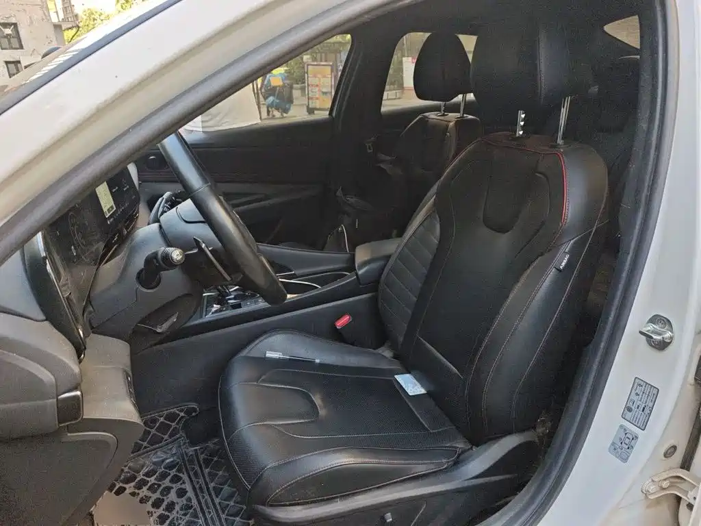Hyundai Elantra — миниатюра 11