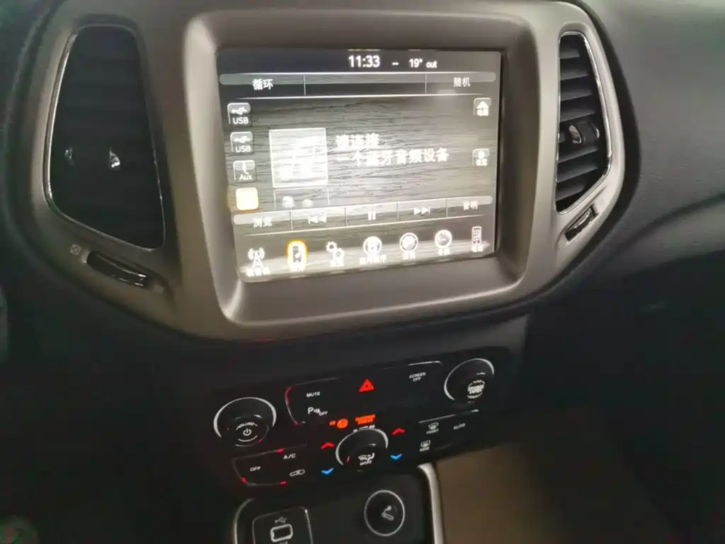 Jeep Compass — миниатюра 13