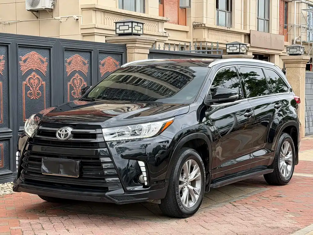 TOYOTA HIGHLANDER
