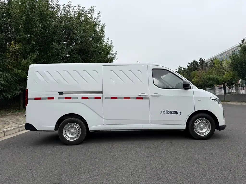 Wuling Yangguang — миниатюра 4