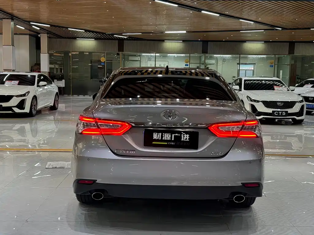 Toyota Camry — миниатюра 12