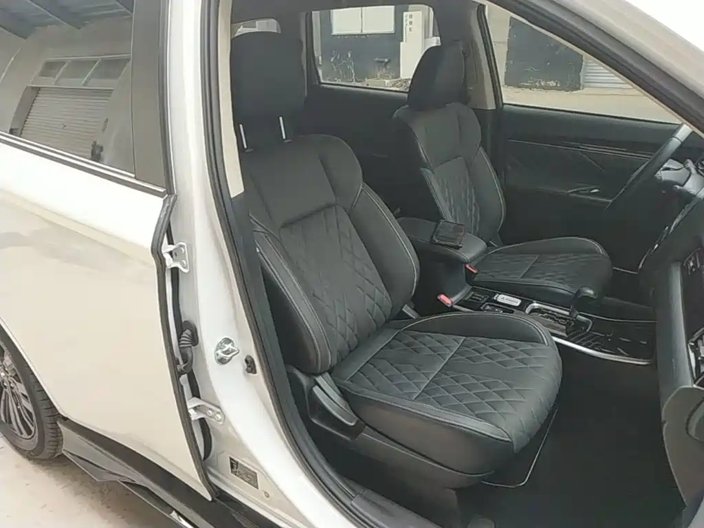 Mitsubishi Outlander — миниатюра 25