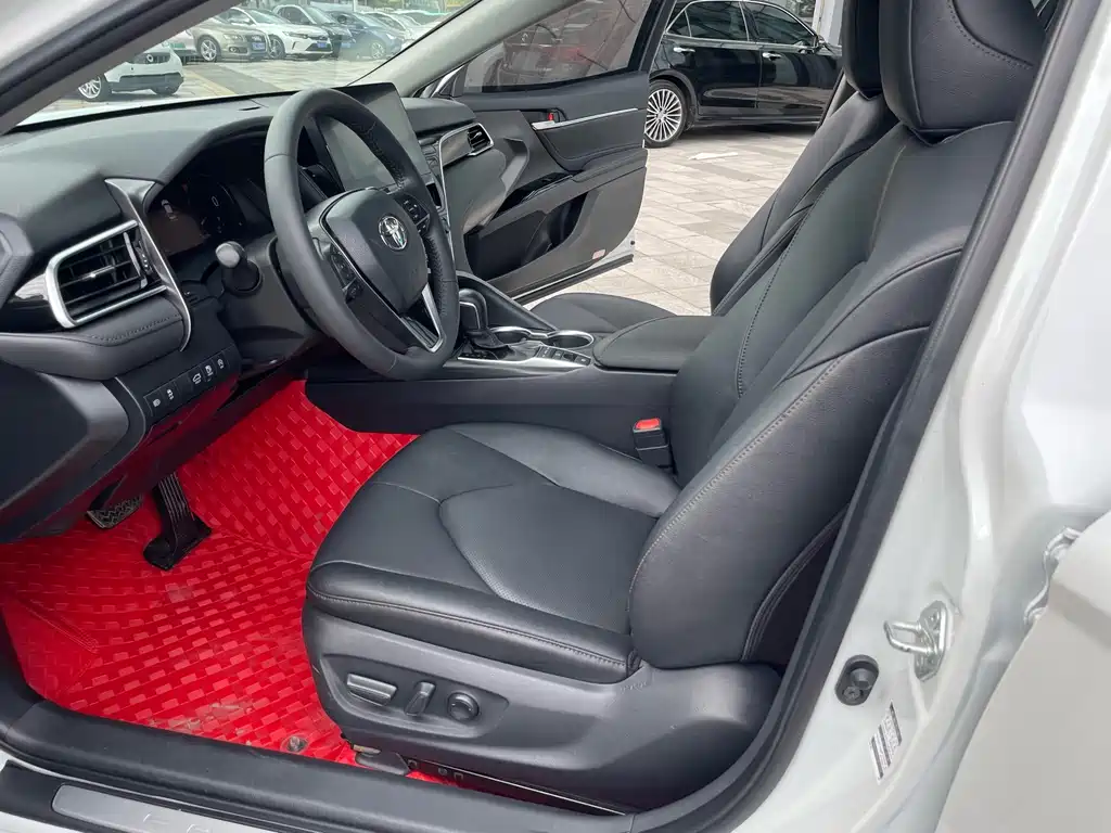 Toyota Camry — миниатюра 10